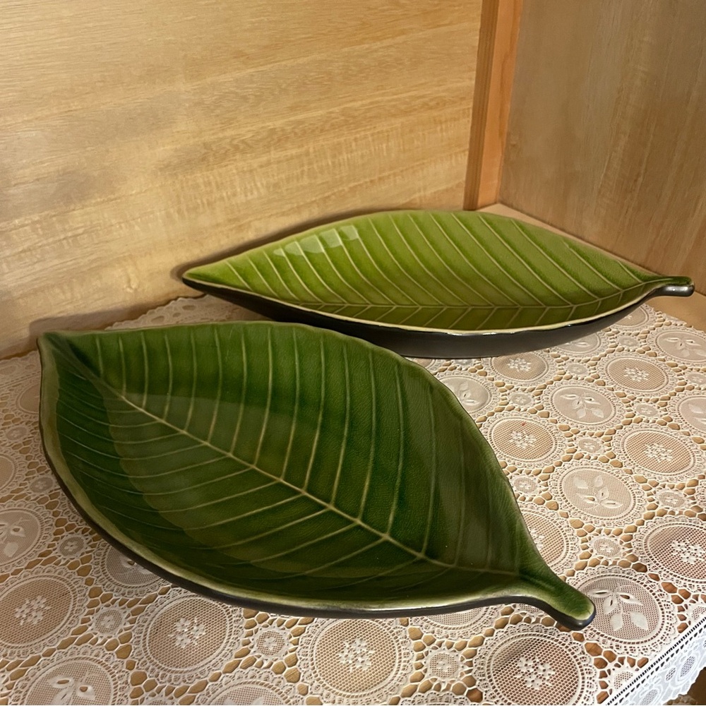 Home Trends Tahitian Leaf dishes - set of 2